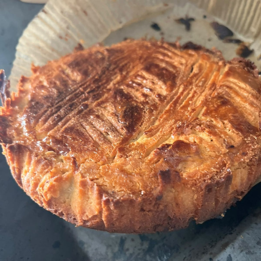 Gâteau breton doré sortant du four, photo cliente