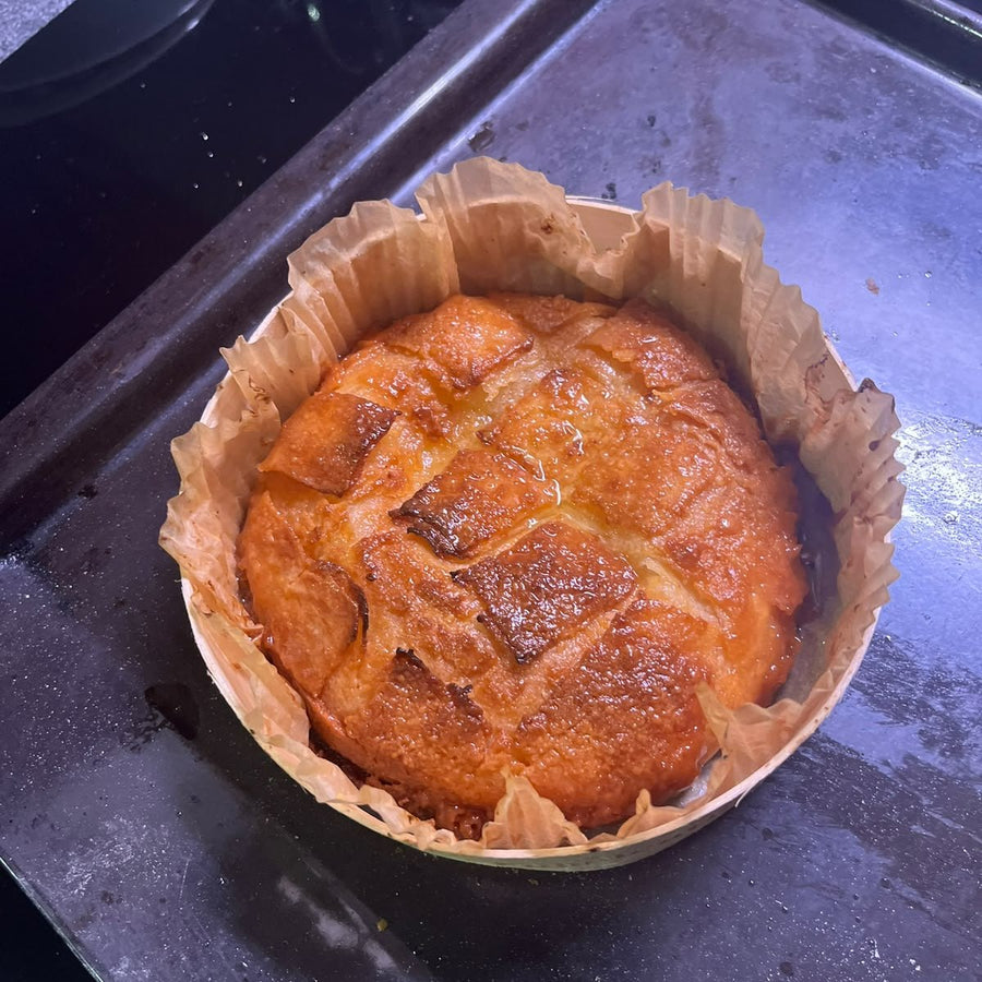 Kouign amann caramélisé sur la plaque du four, photo cliente