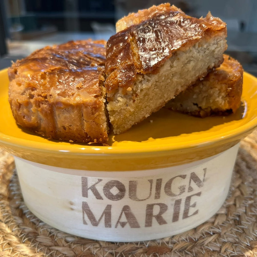 Parts de gâteau breton dans un ramequin Kouign Marie, photo cliente
